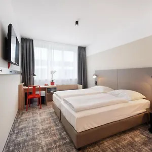 Отель Wyndham Garden Messe